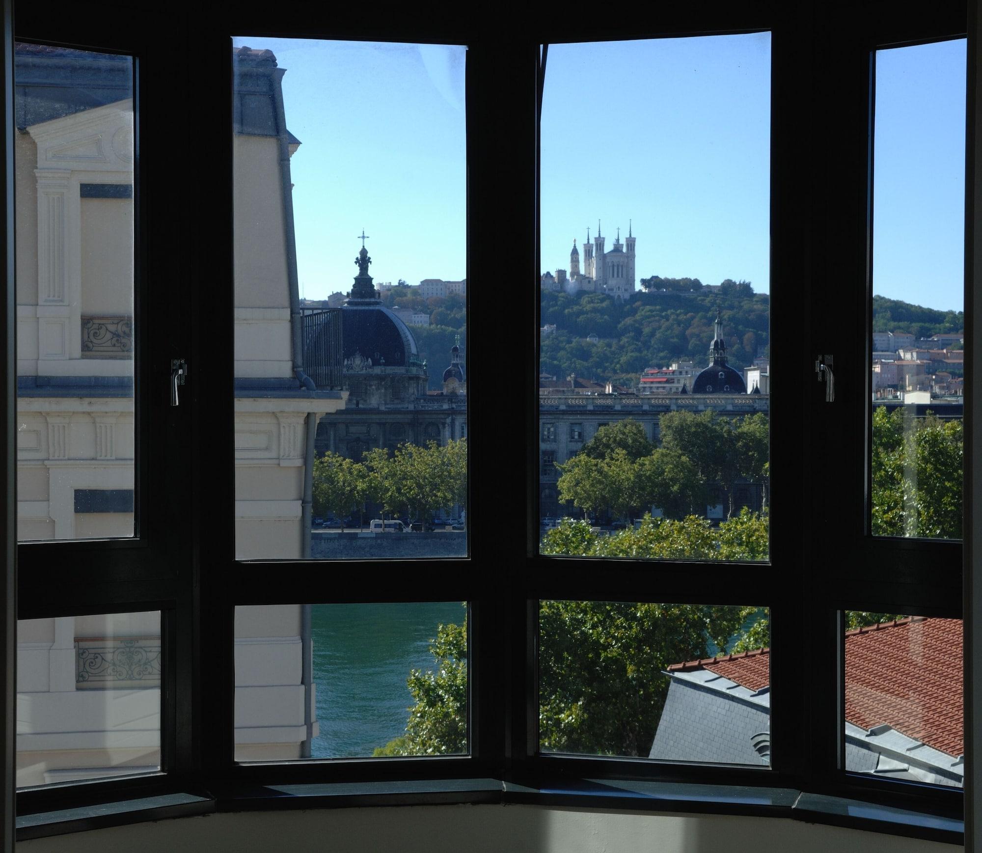 Western Du Pont Wilson 4* Lyon